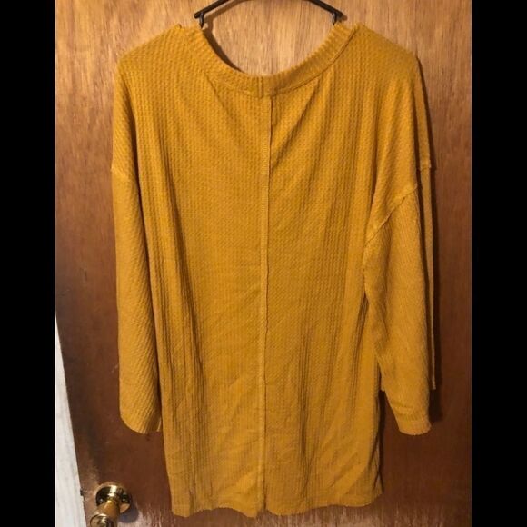 𝅺LADIES top - Picture 2 of 2